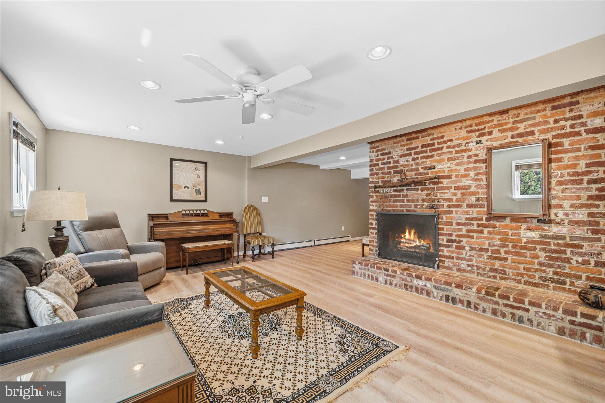 10122 FARMINGTON DRIVE