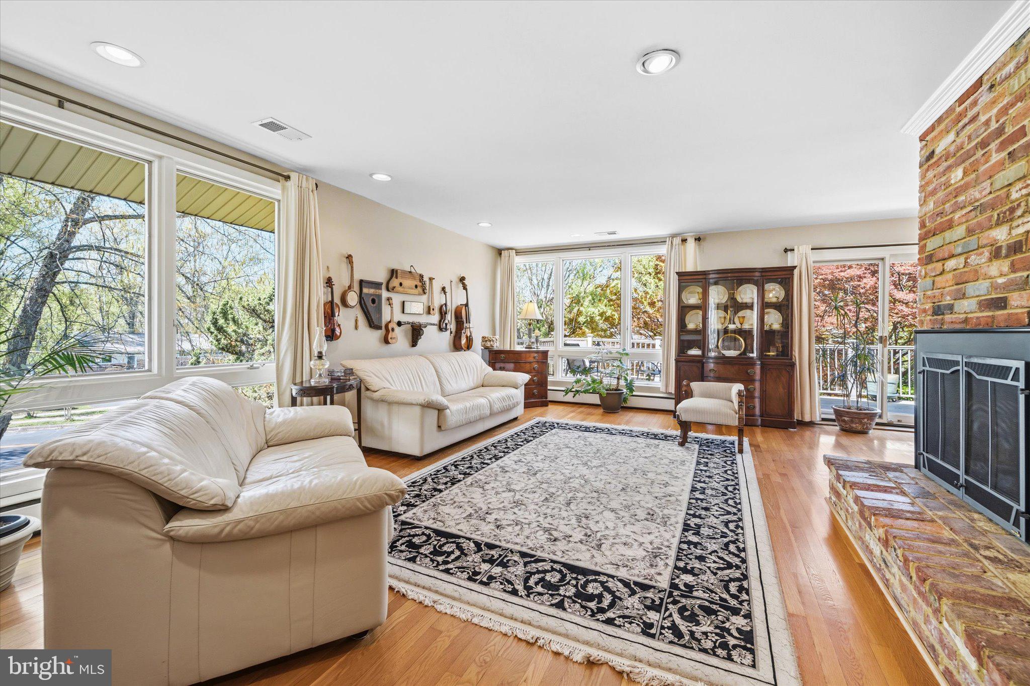 10122 FARMINGTON DRIVE