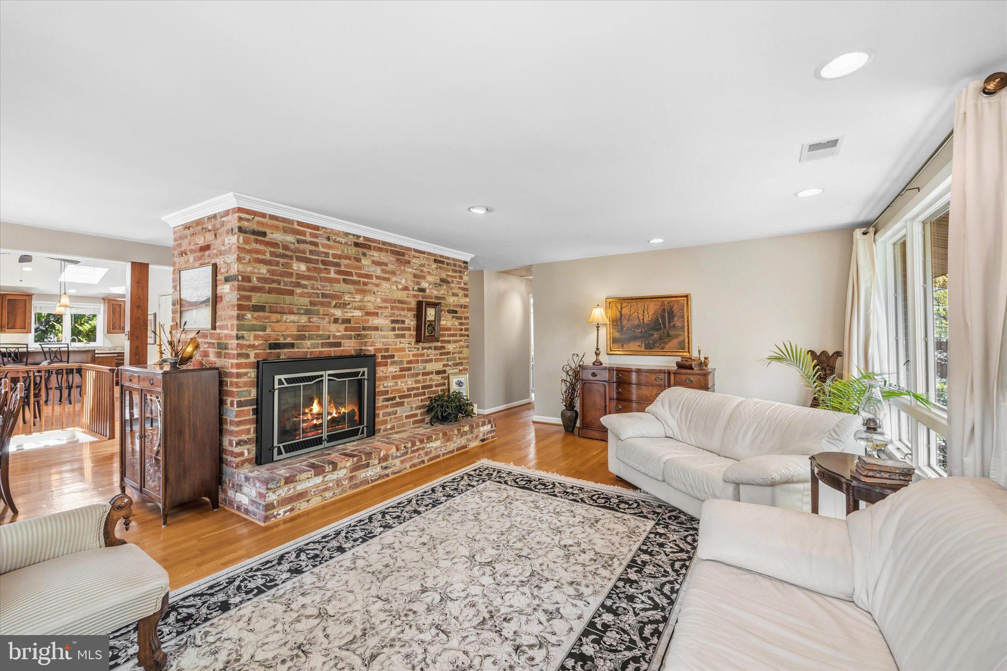 10122 FARMINGTON DRIVE