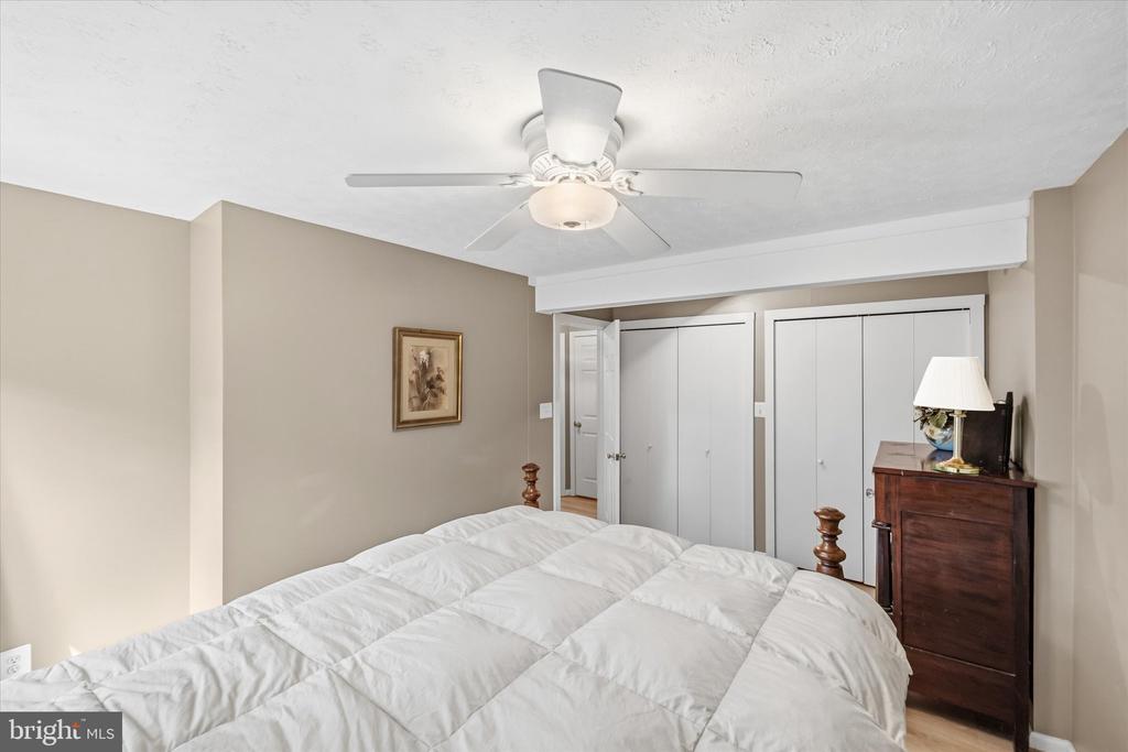 10122 FARMINGTON DRIVE
