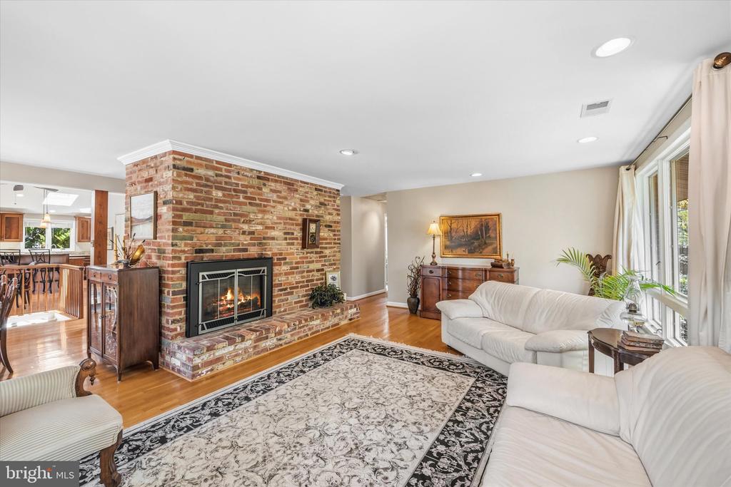 10122 FARMINGTON DRIVE
