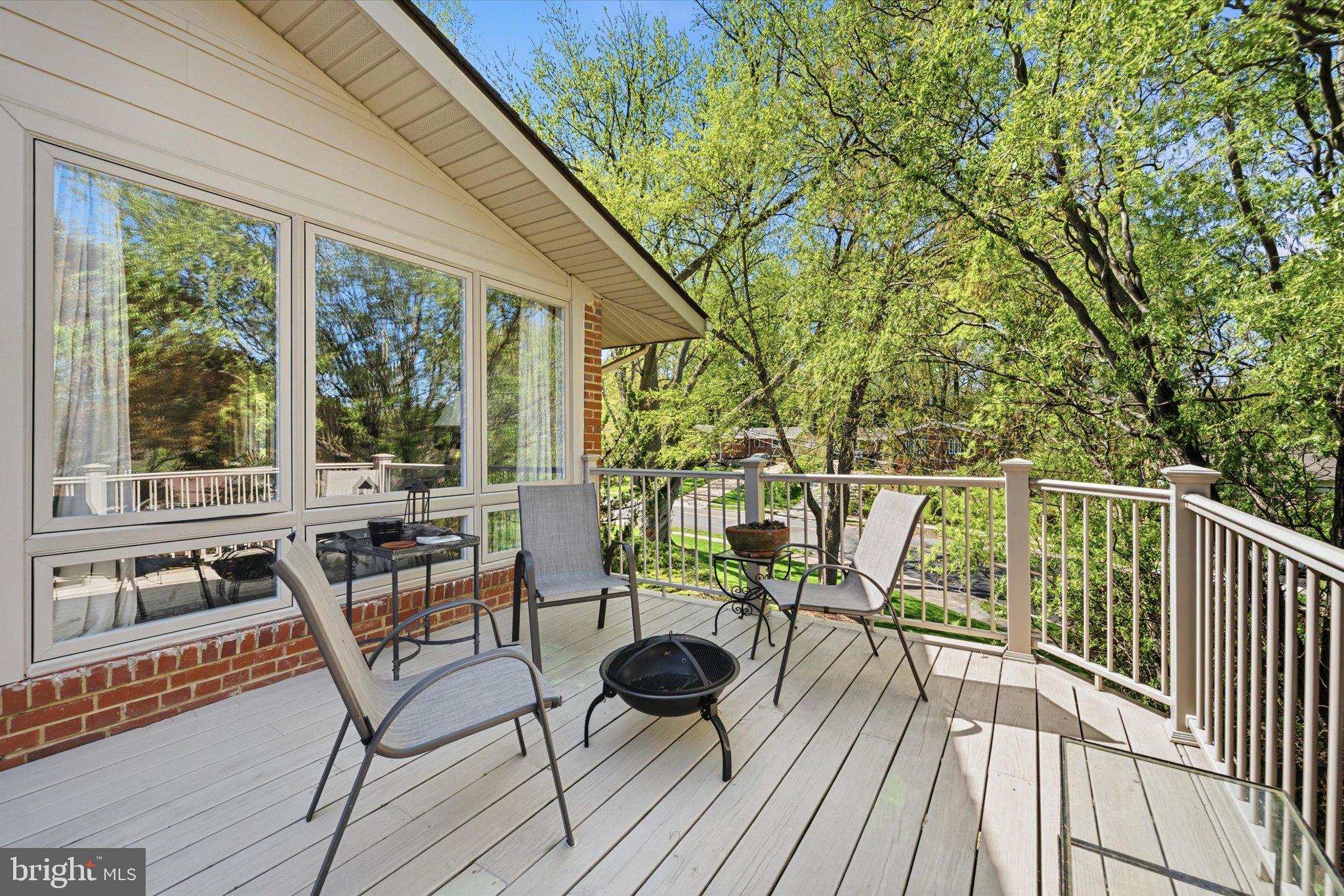 10122 FARMINGTON DRIVE