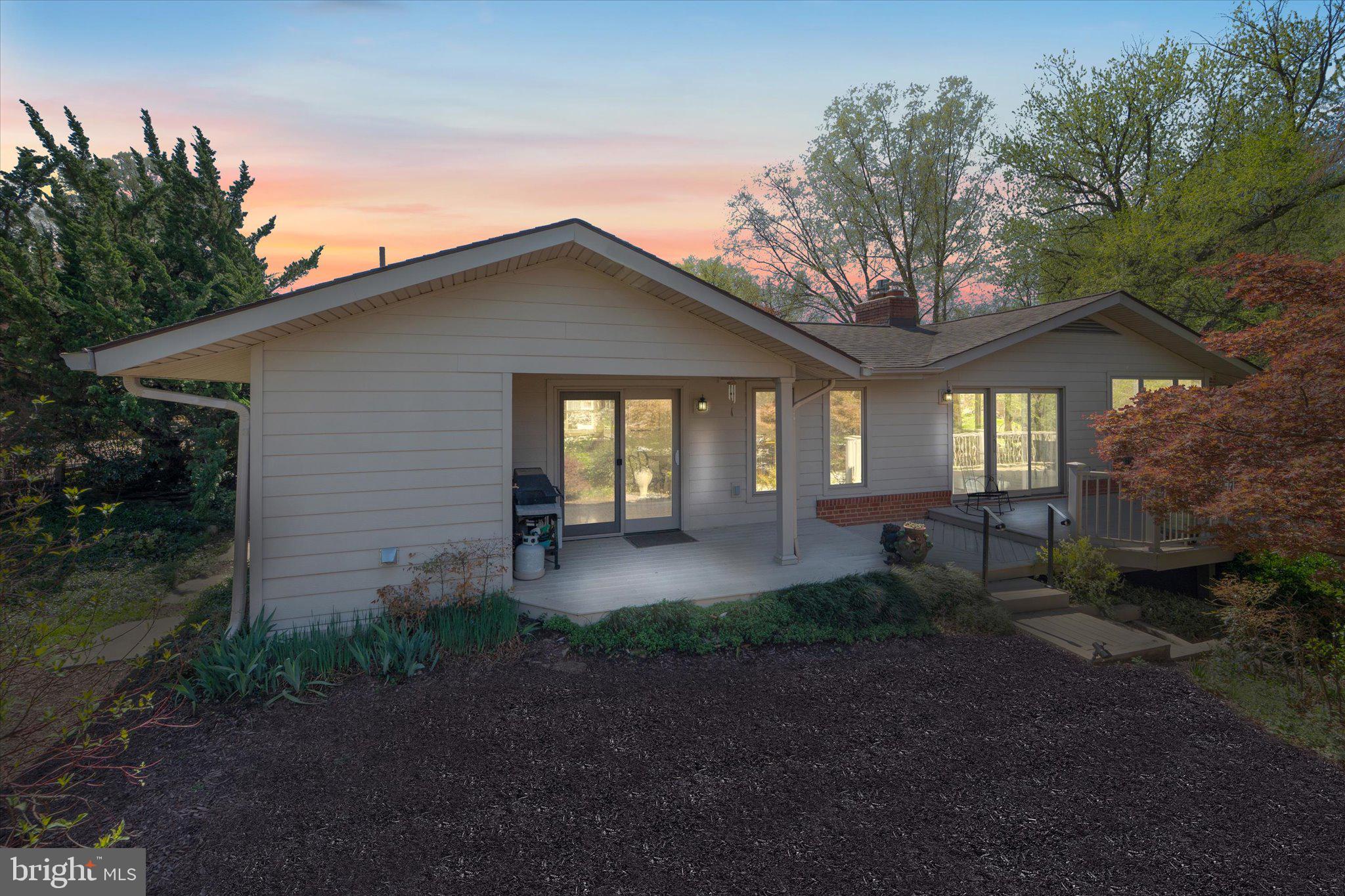 10122 FARMINGTON DRIVE