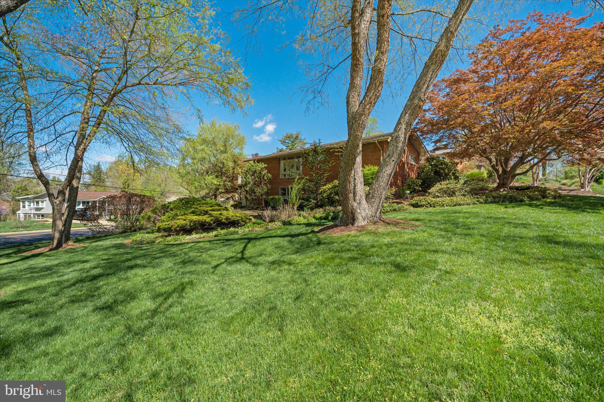 10122 FARMINGTON DRIVE