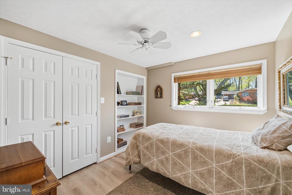 10122 FARMINGTON DRIVE