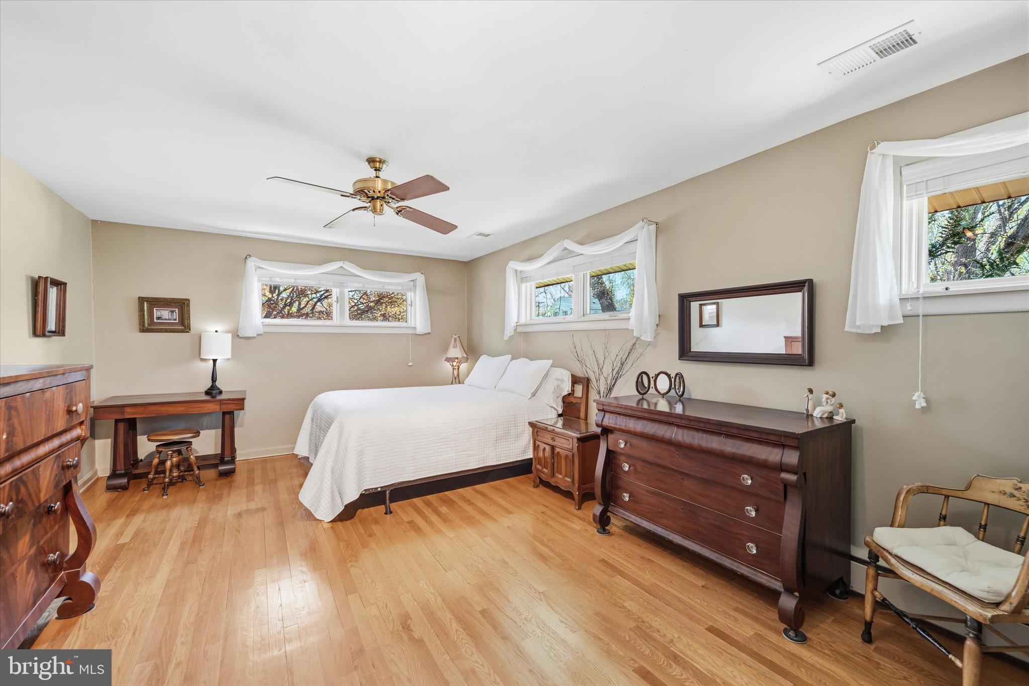 10122 FARMINGTON DRIVE