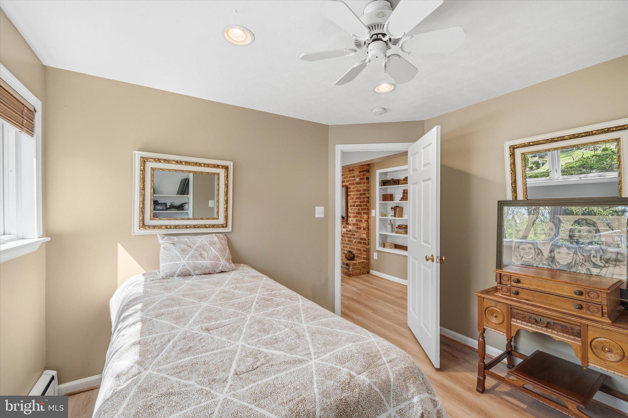 10122 FARMINGTON DRIVE