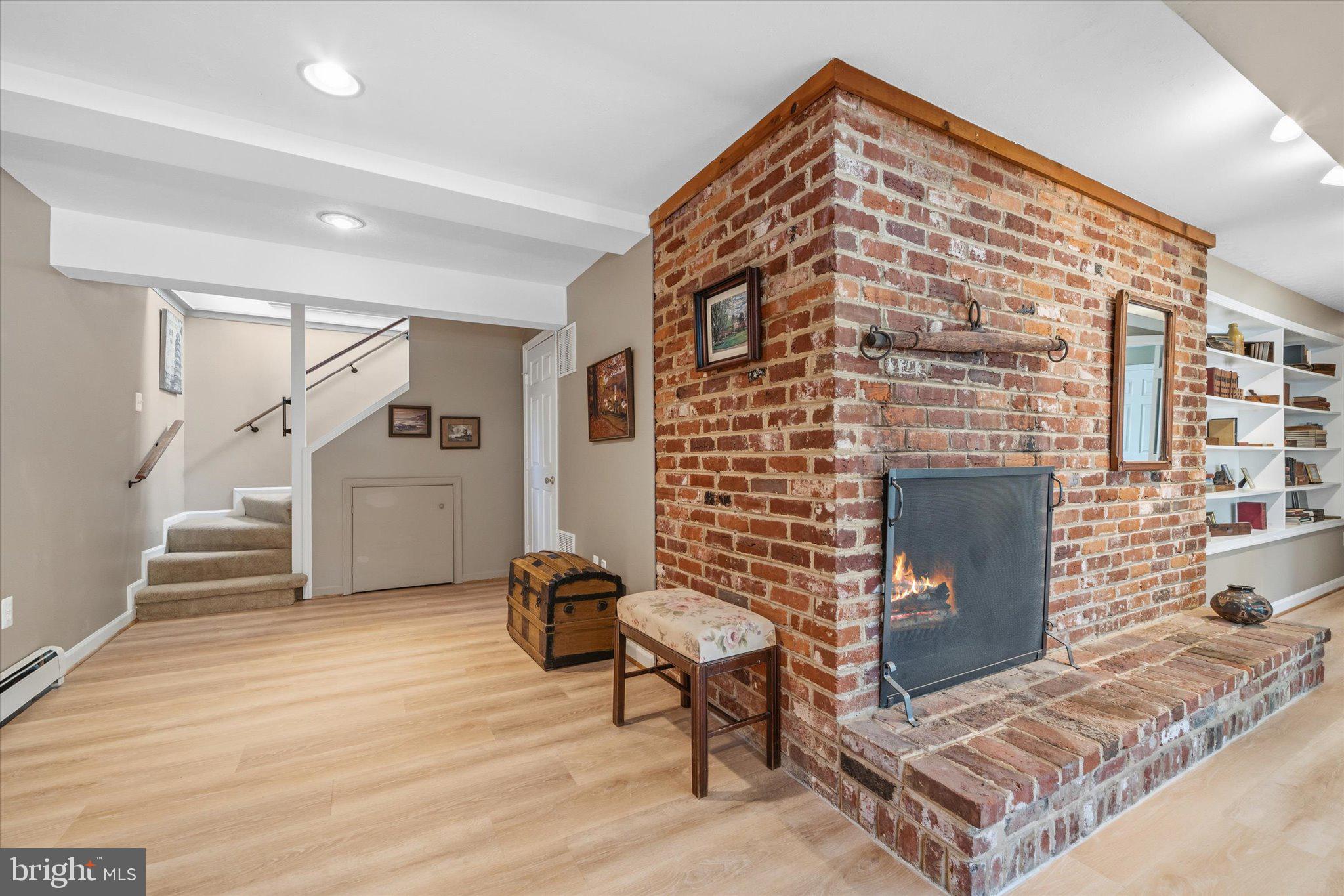 10122 FARMINGTON DRIVE