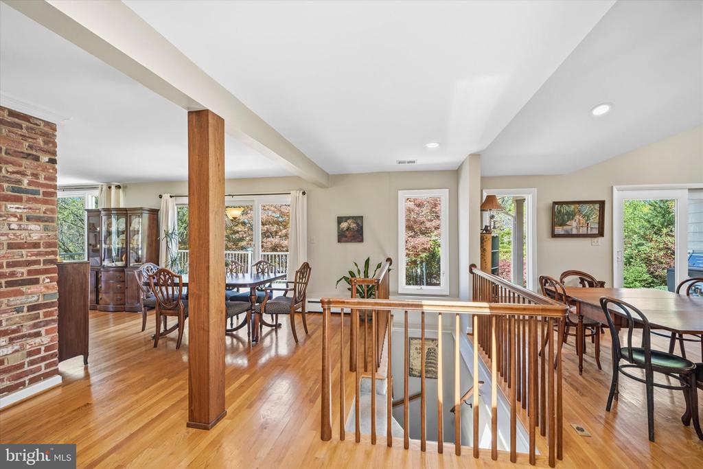 10122 FARMINGTON DRIVE