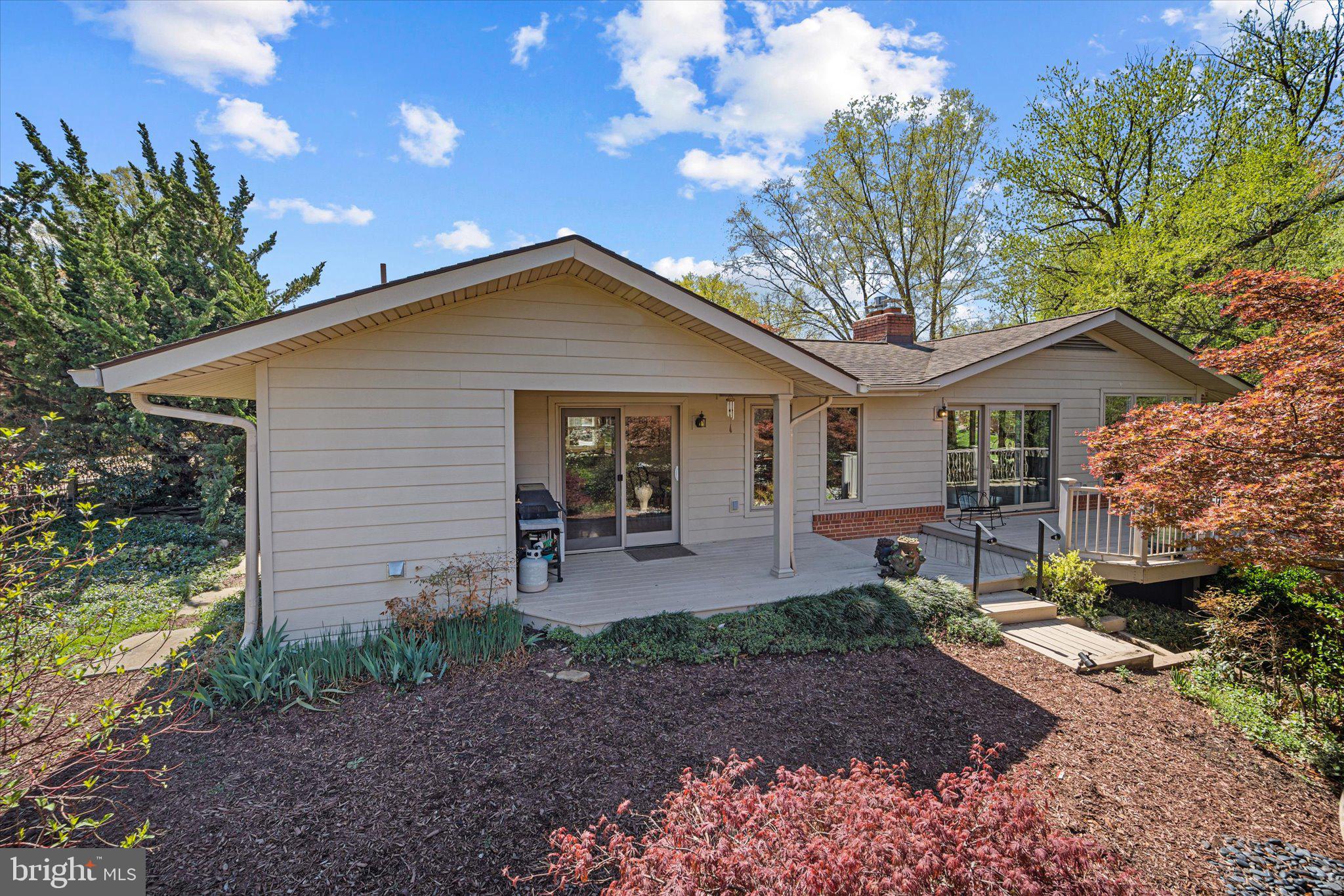 10122 FARMINGTON DRIVE