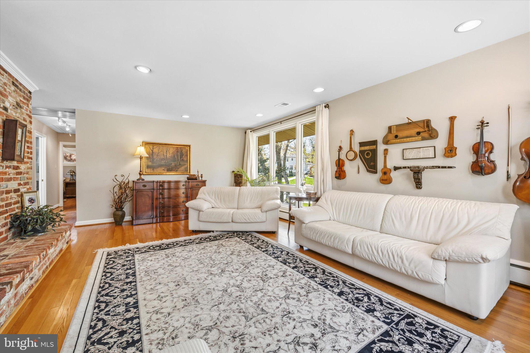 10122 FARMINGTON DRIVE