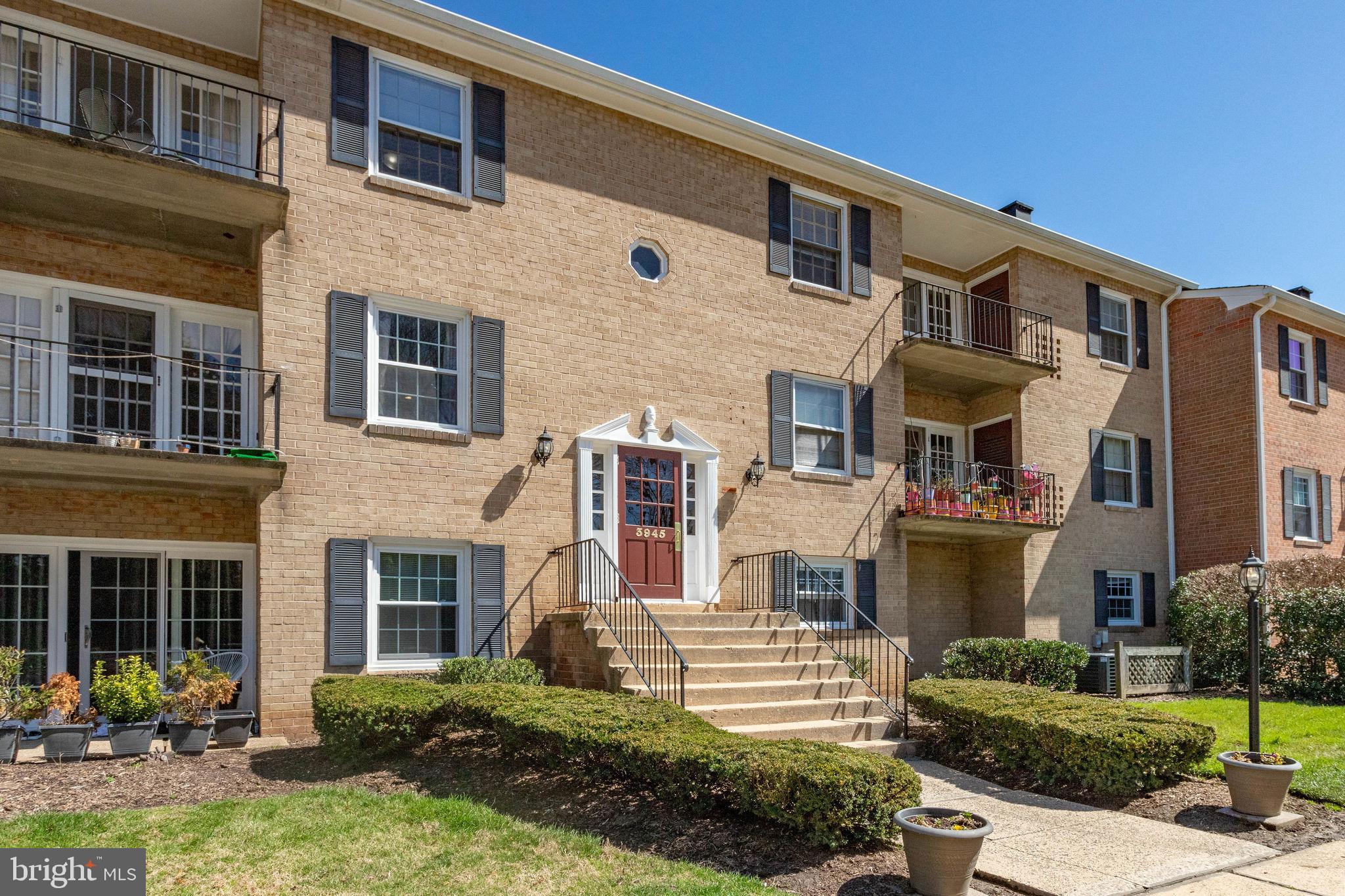 3945 LYNDHURST DRIVE 301