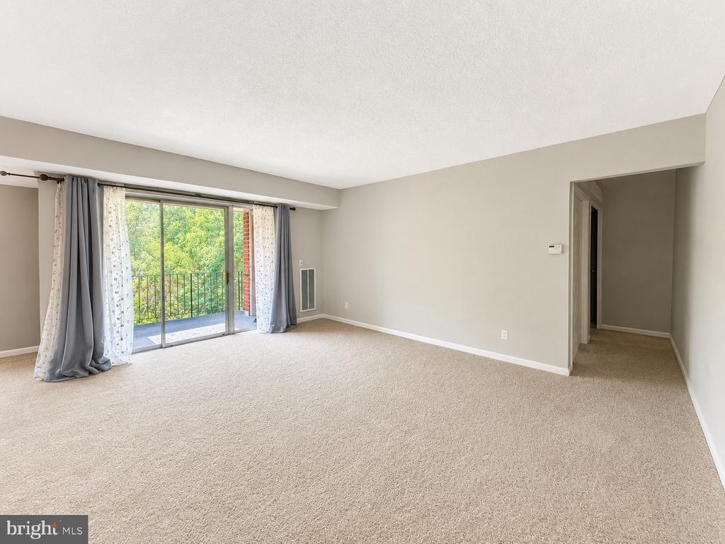 3830 LYNDHURST DRIVE Unit: 303