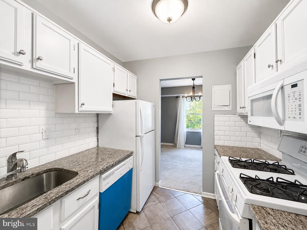 3830 LYNDHURST DRIVE Unit: 303
