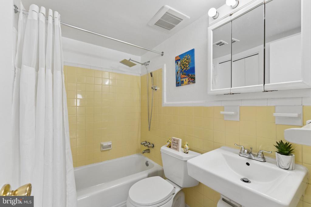 10165 FAIR WOODS DRIVE Unit: 213