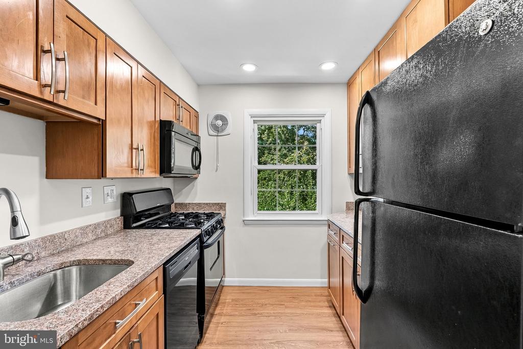 9479 FAIRFAX BOULEVARD Unit: 302