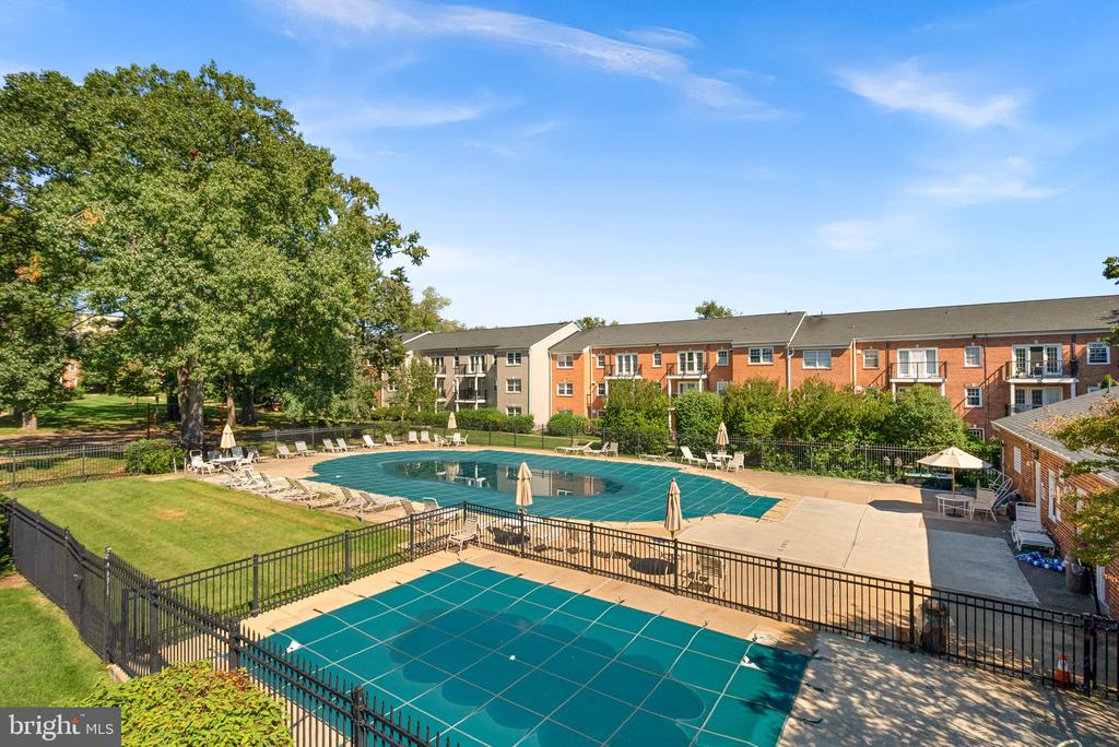 9479 FAIRFAX BOULEVARD Unit: 302