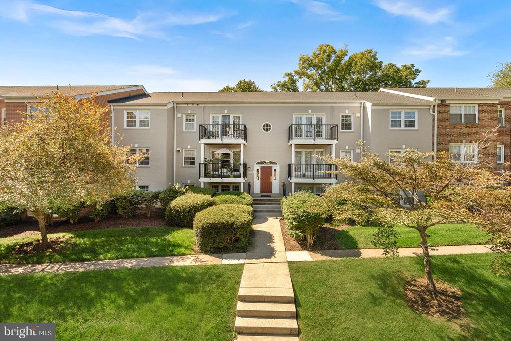 9479 FAIRFAX BOULEVARD Unit: 302