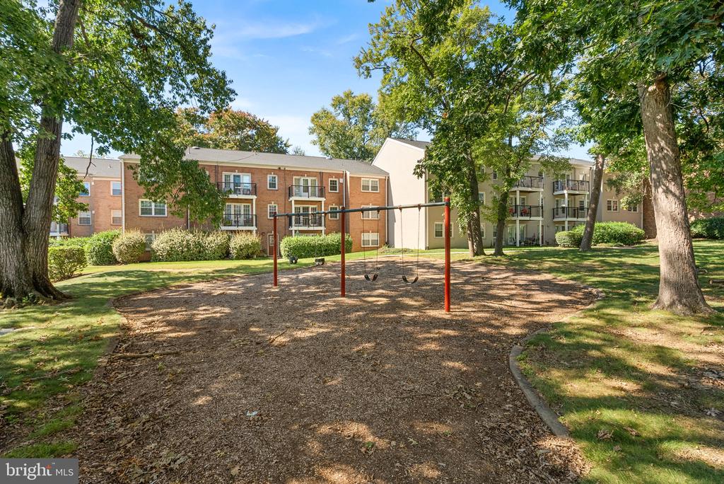 9479 FAIRFAX BOULEVARD Unit: 302