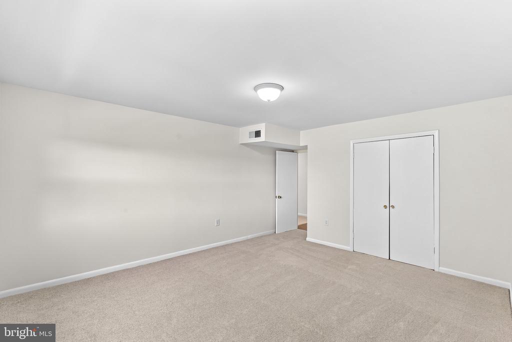 9479 FAIRFAX BOULEVARD Unit: 302