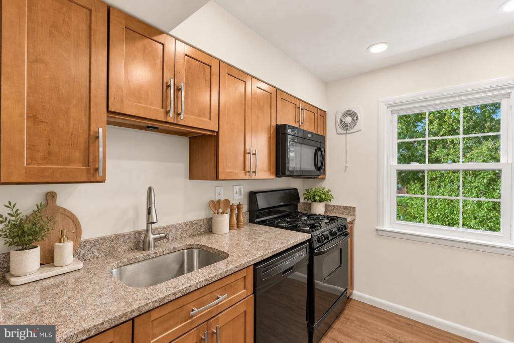 9479 FAIRFAX BOULEVARD Unit: 302
