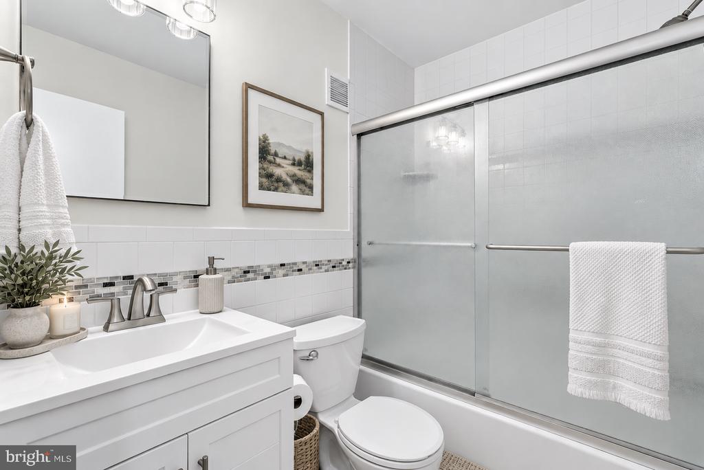 9479 FAIRFAX BOULEVARD Unit: 302