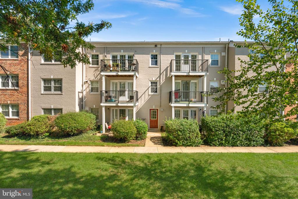 9479 FAIRFAX BOULEVARD Unit: 302