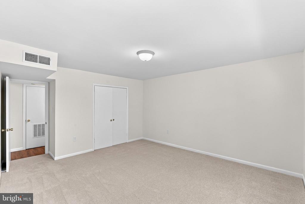 9479 FAIRFAX BOULEVARD Unit: 302