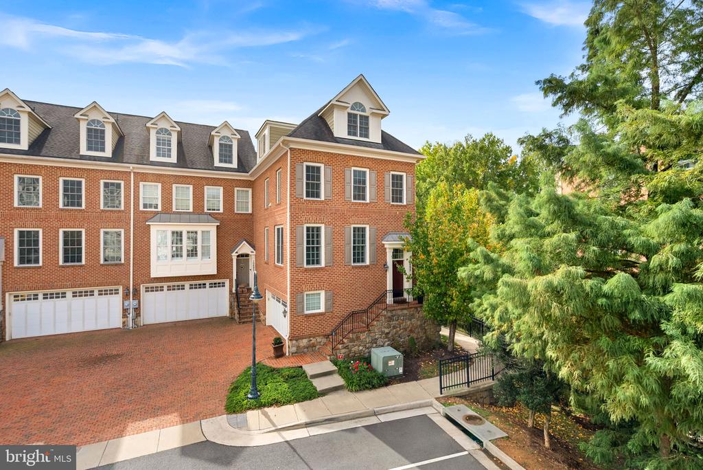 10695 YORKTOWN COURT