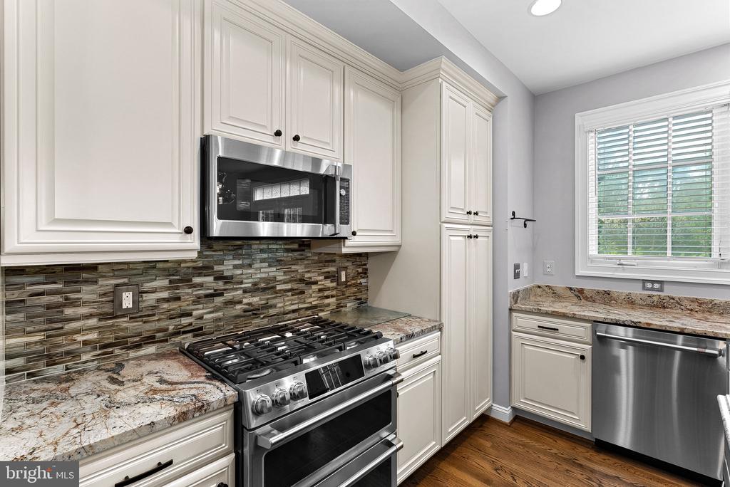 10695 YORKTOWN COURT