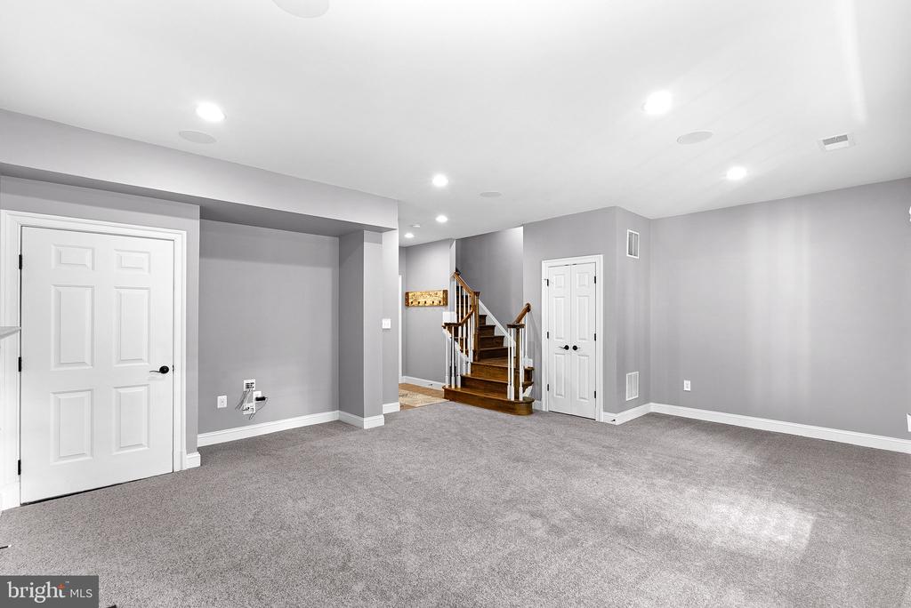 10695 YORKTOWN COURT