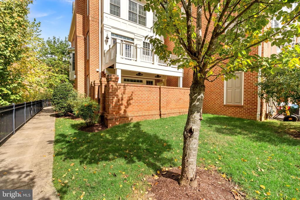 10695 YORKTOWN COURT