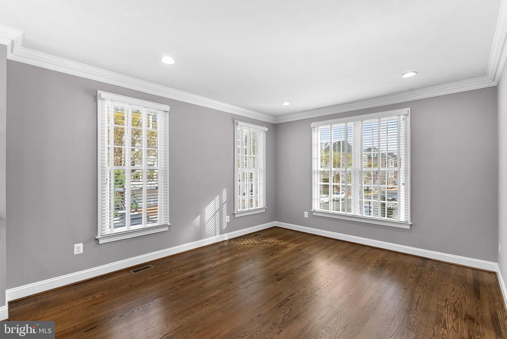 10695 YORKTOWN COURT