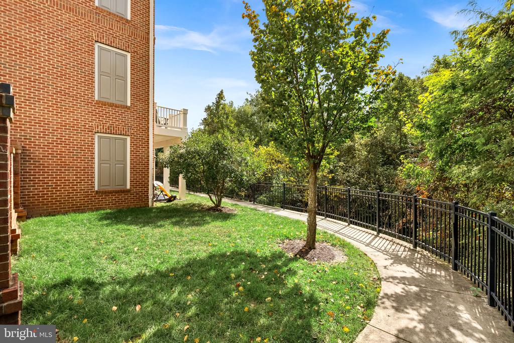 10695 YORKTOWN COURT