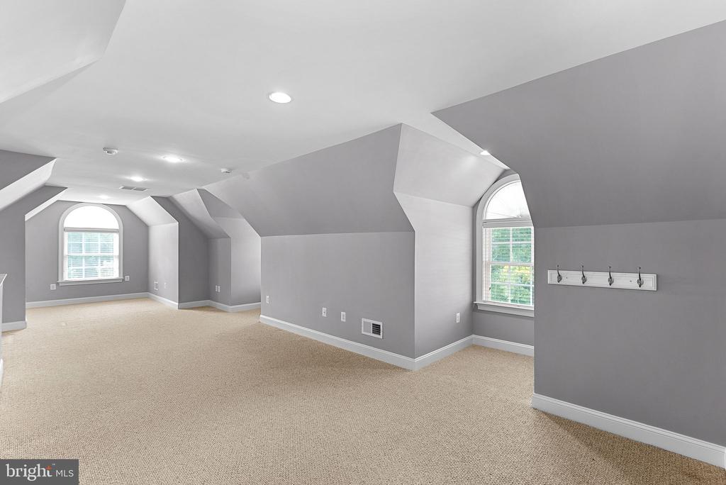 10695 YORKTOWN COURT