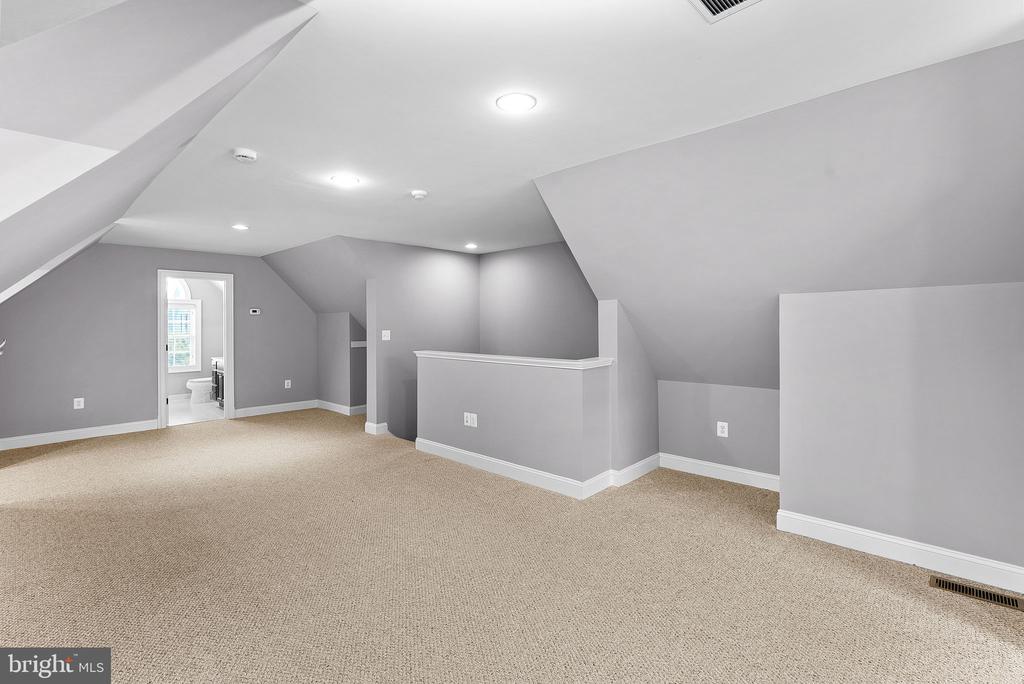 10695 YORKTOWN COURT
