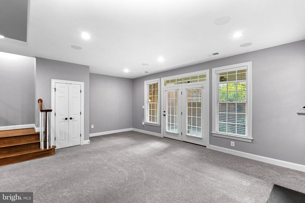 10695 YORKTOWN COURT
