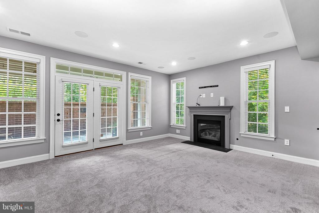10695 YORKTOWN COURT