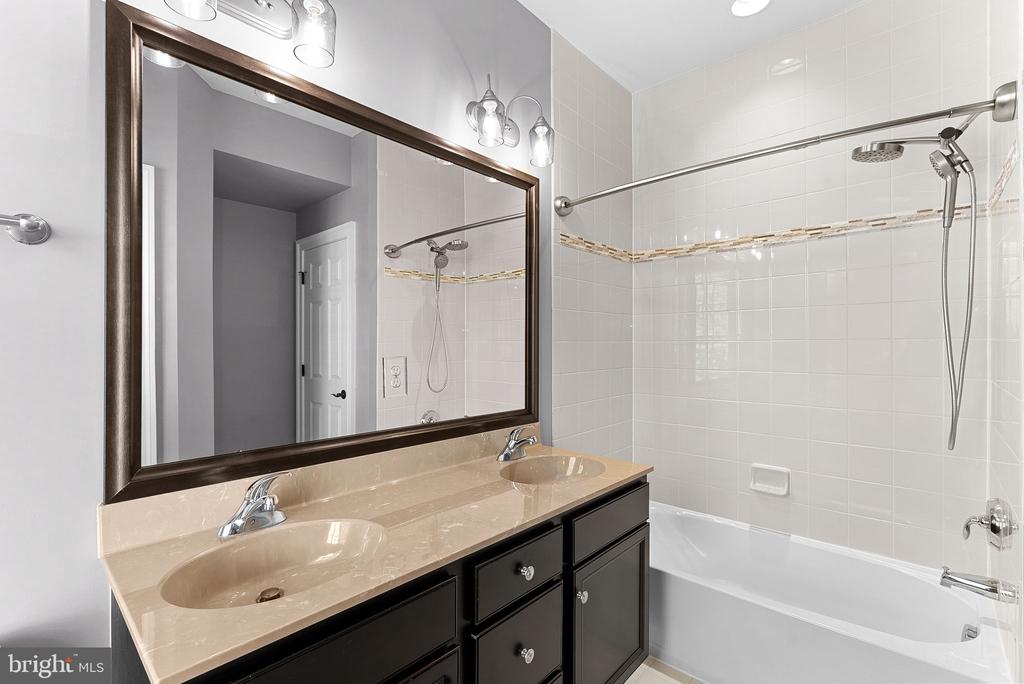 10695 YORKTOWN COURT