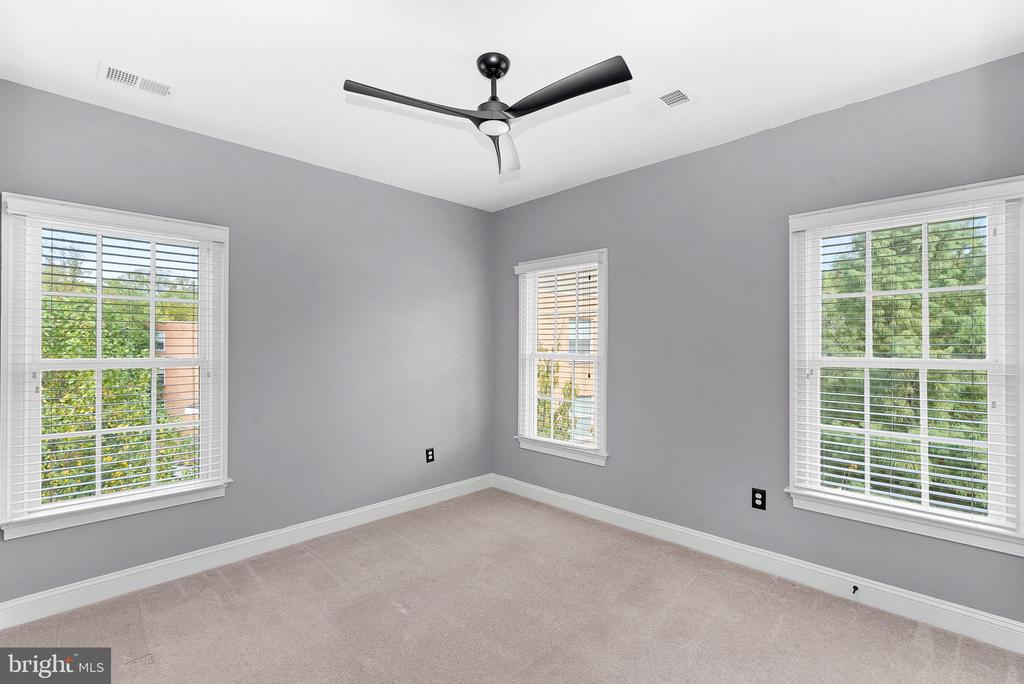 10695 YORKTOWN COURT