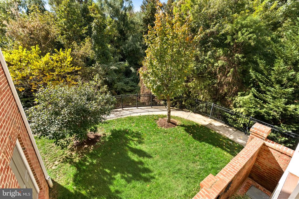 10695 YORKTOWN COURT