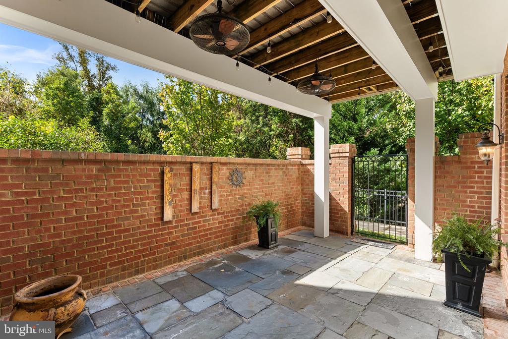 10695 YORKTOWN COURT