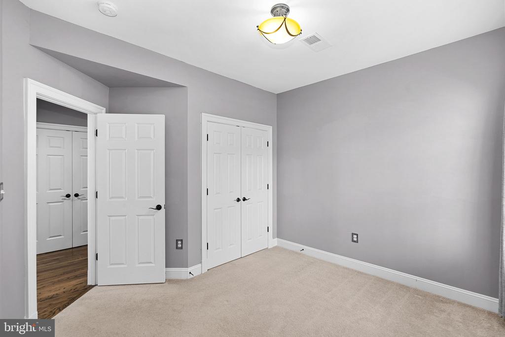 10695 YORKTOWN COURT