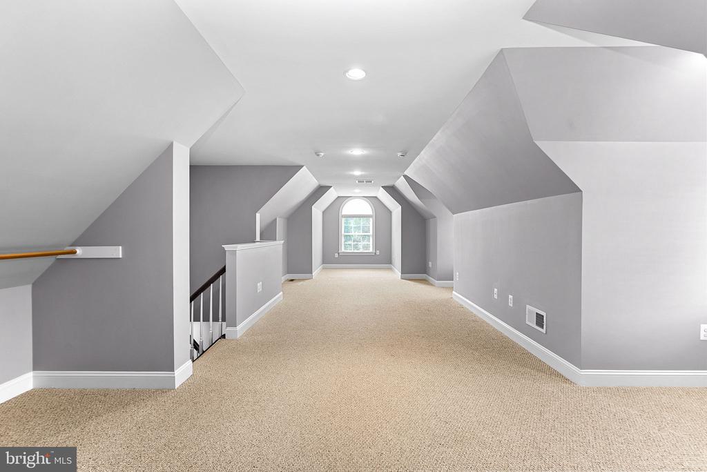 10695 YORKTOWN COURT