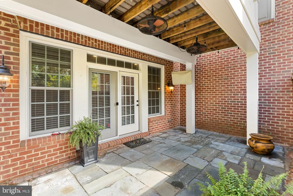 10695 YORKTOWN COURT