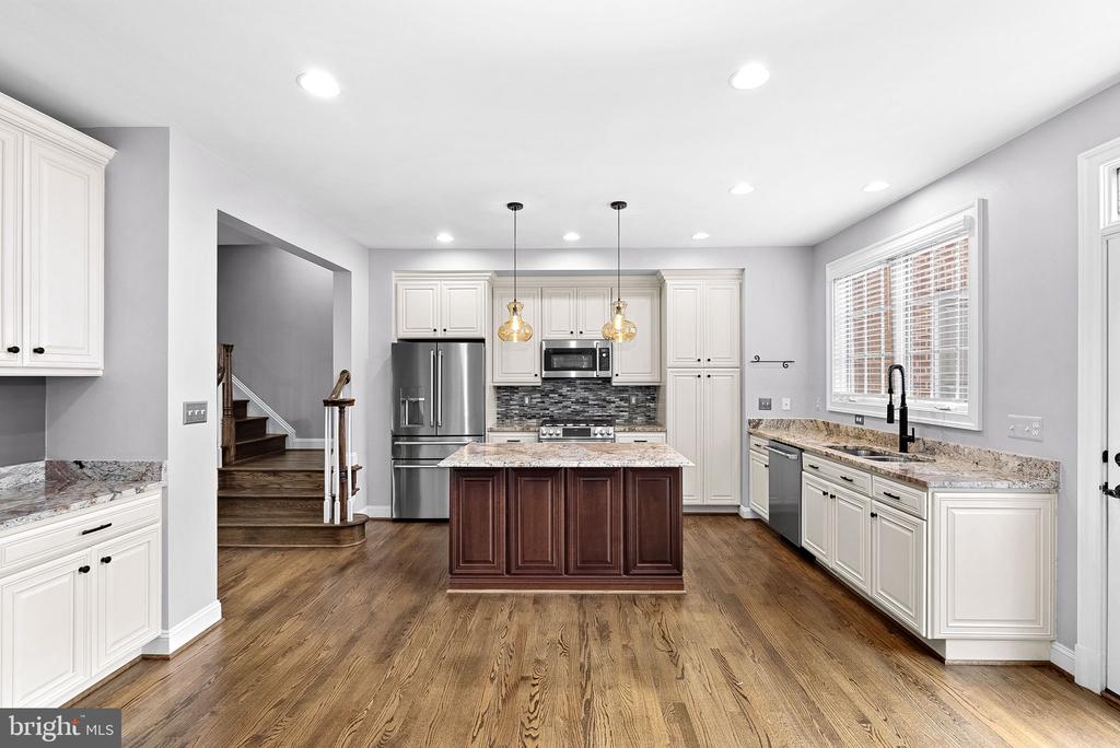10695 YORKTOWN COURT