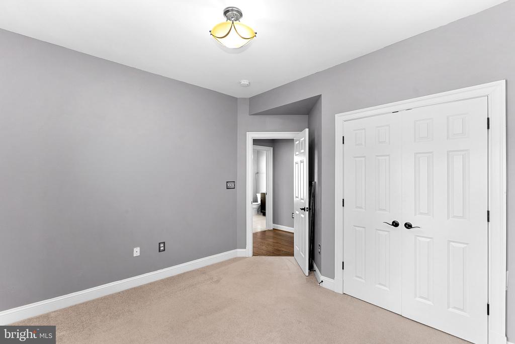 10695 YORKTOWN COURT
