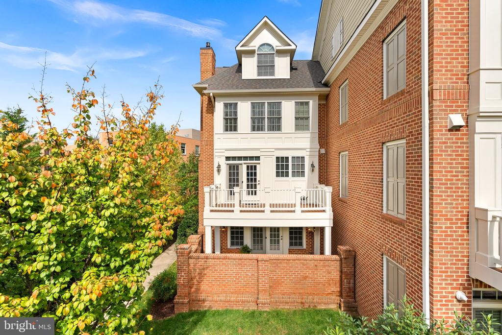 10695 YORKTOWN COURT
