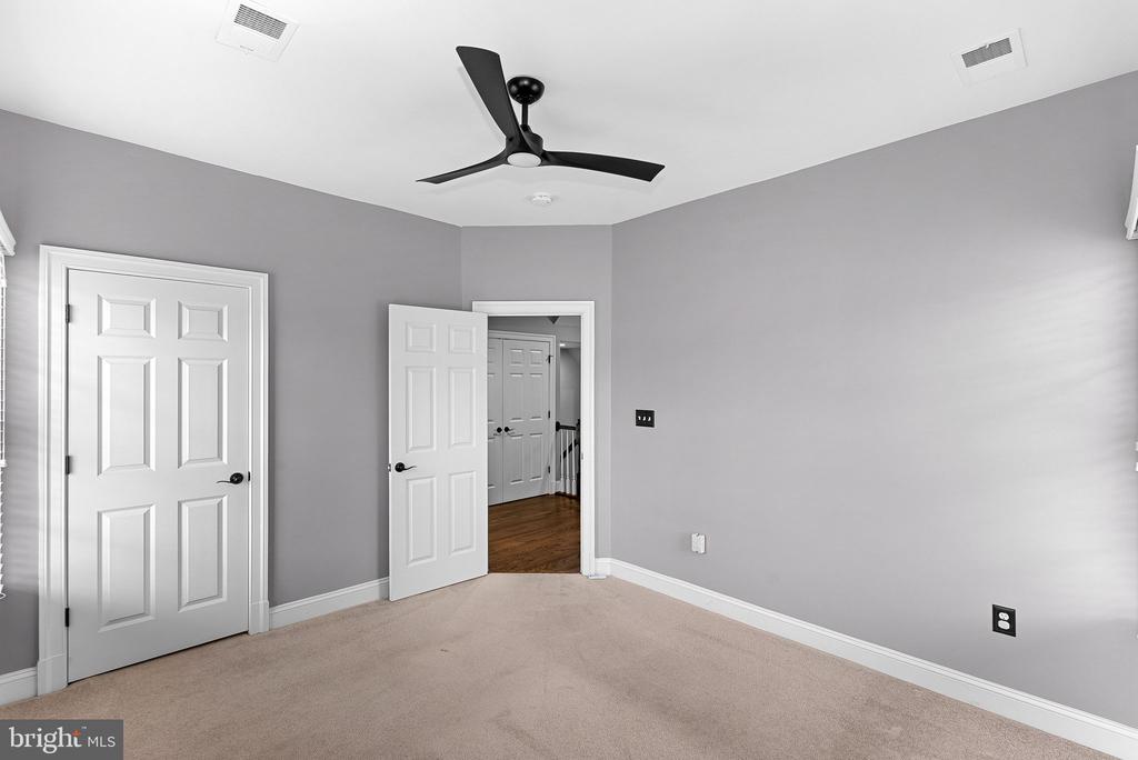 10695 YORKTOWN COURT