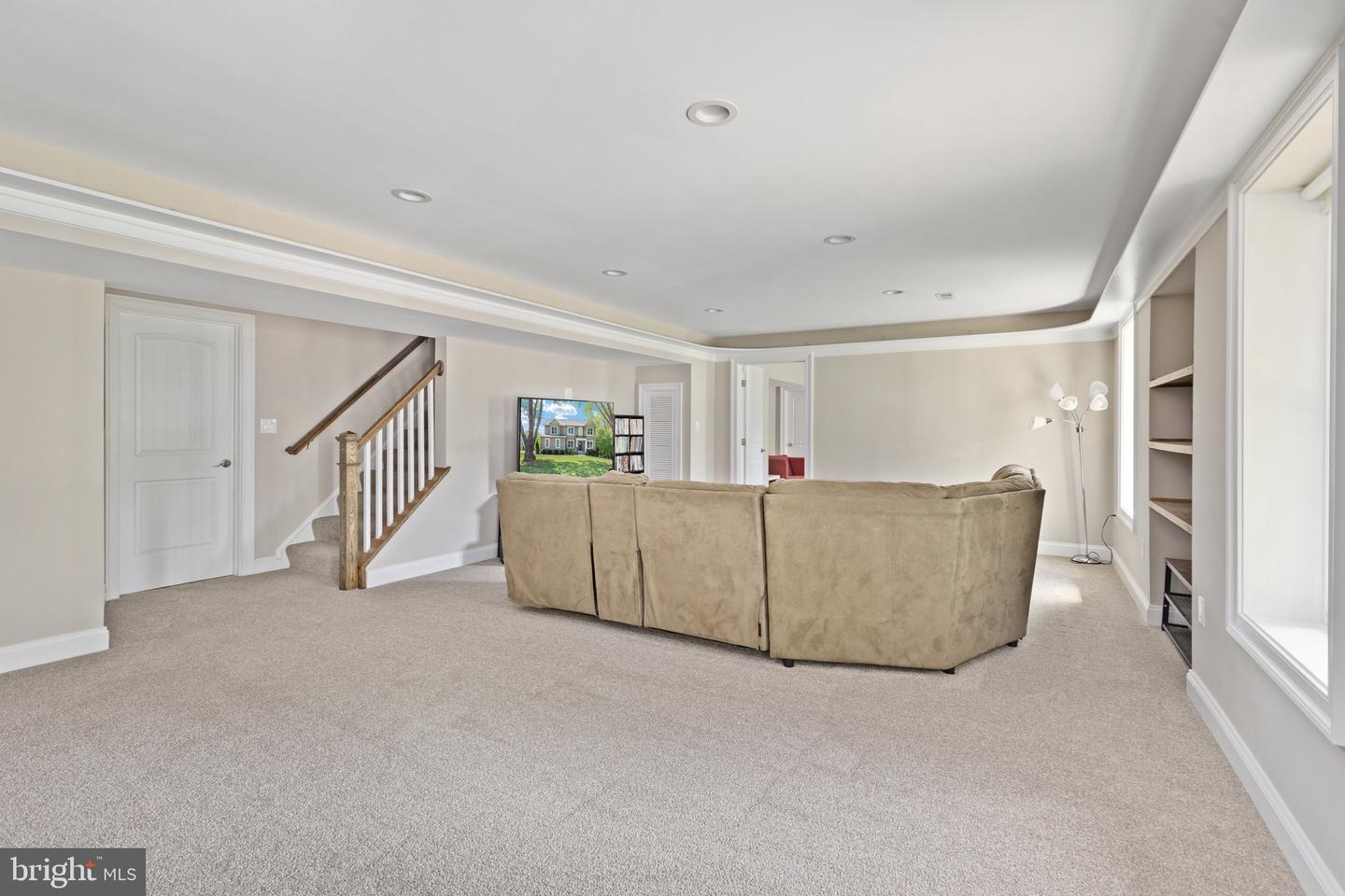 6083 KIRKLAND DRIVE